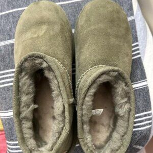 Brand New Uggs Classic Mini - size 8
